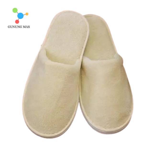 Sandal Hotel cream polos