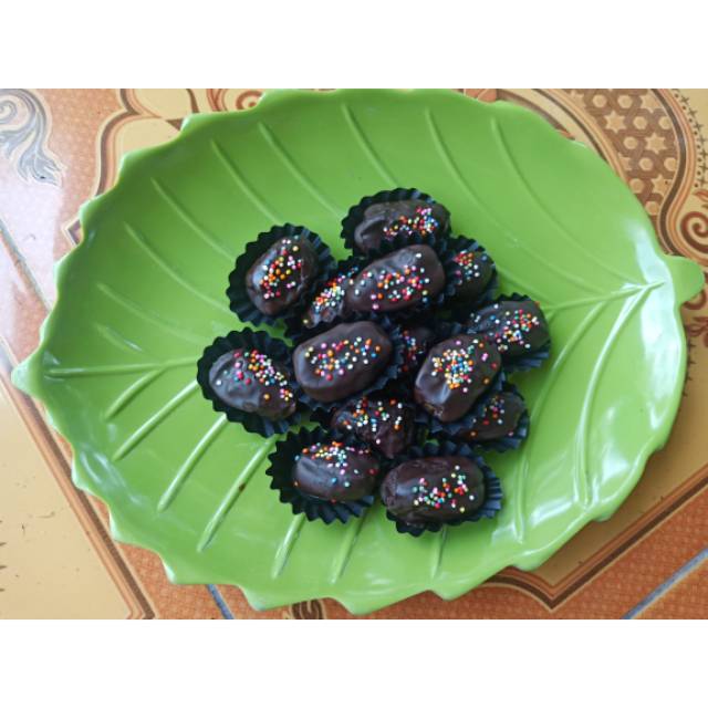 

Kurma coklat isi kacang, mente dan keju toples 500 gr