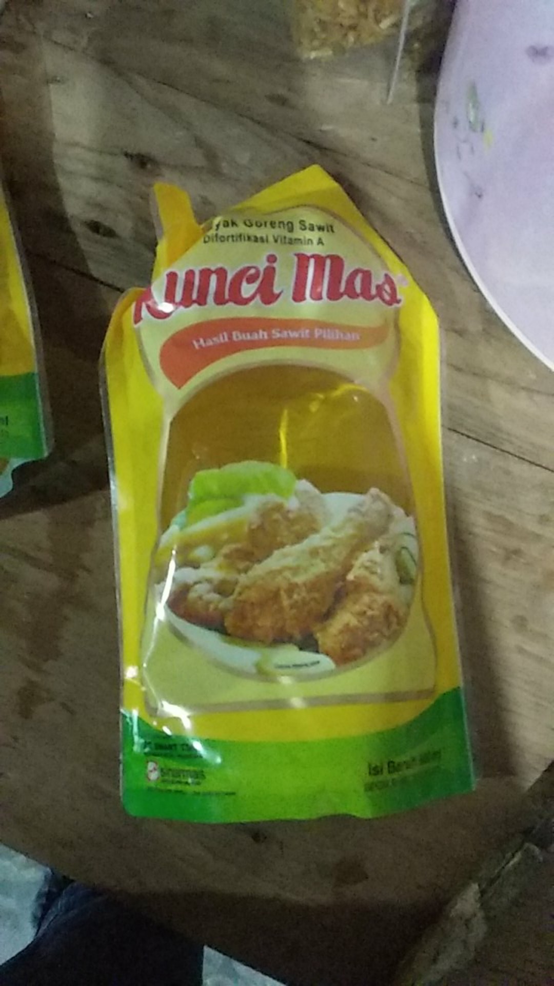 Kunci Mas Minyak Goreng 900 Ml/ Kemasan Pouch<br /><br />- Bloralapak