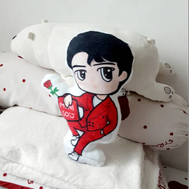 Bantal Karakter Miniso Wang Yibo
