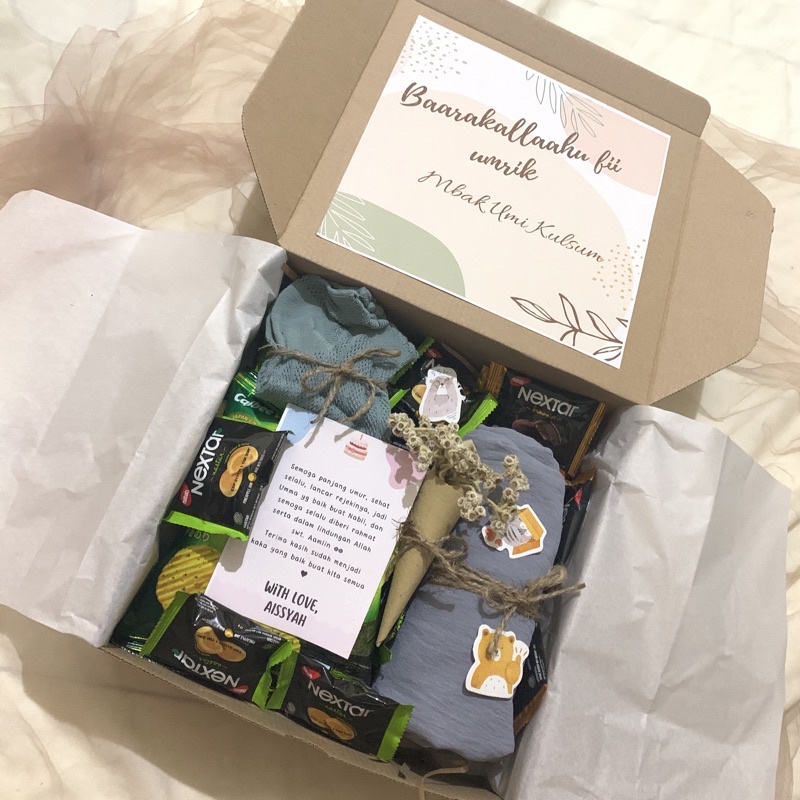 

hampers gift box Ulang tahun wisuda