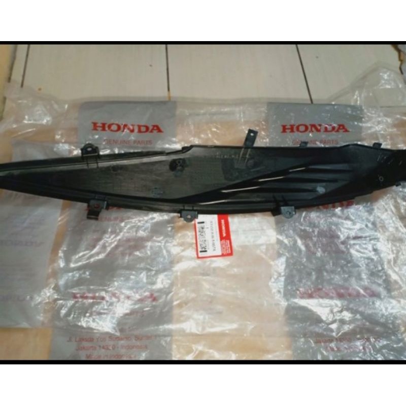 cover R body side sambungan body samping vario 110 fi remot original