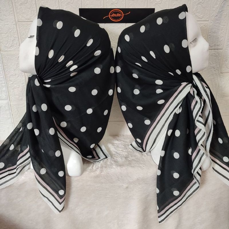 HIJAB SEGI EMPAT VOAL MOTIF POLKADOT HITAM KERUDUNG JILBAB MURAH