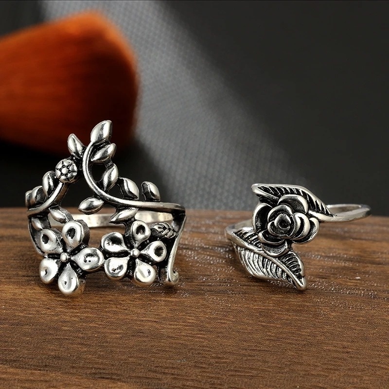 4pcs / Set Cincin Bentuk Bunga Mawar Daun Bahan Logam Gaya Bohemian Punk