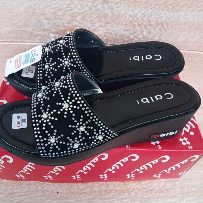 Jangan Ketinggalan order..  SANDAL WANITA CALBI TERBARU/SANDAL WEDGES WANITA TERBARU 2022 TERMURAH /