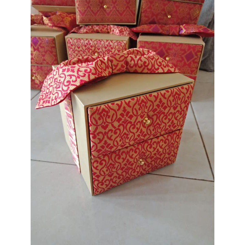 hardbox imlek , kombinasi cheongsam hampers imlek
