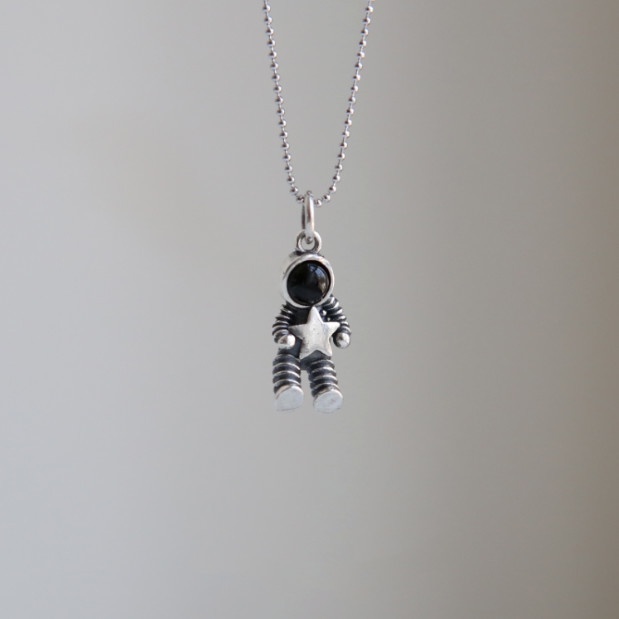 AY(CN) Kalung Rantai Choker Liontin Astronot Warna Silver Untuk Pasangan