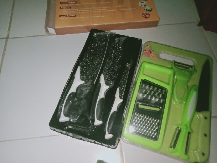 Set Talenan Dapur Lengkap Dengan Pisau Dan Peeler 5 In 1 / Alat Pengupas Buah Uk 20cm X 30cm - J2-1