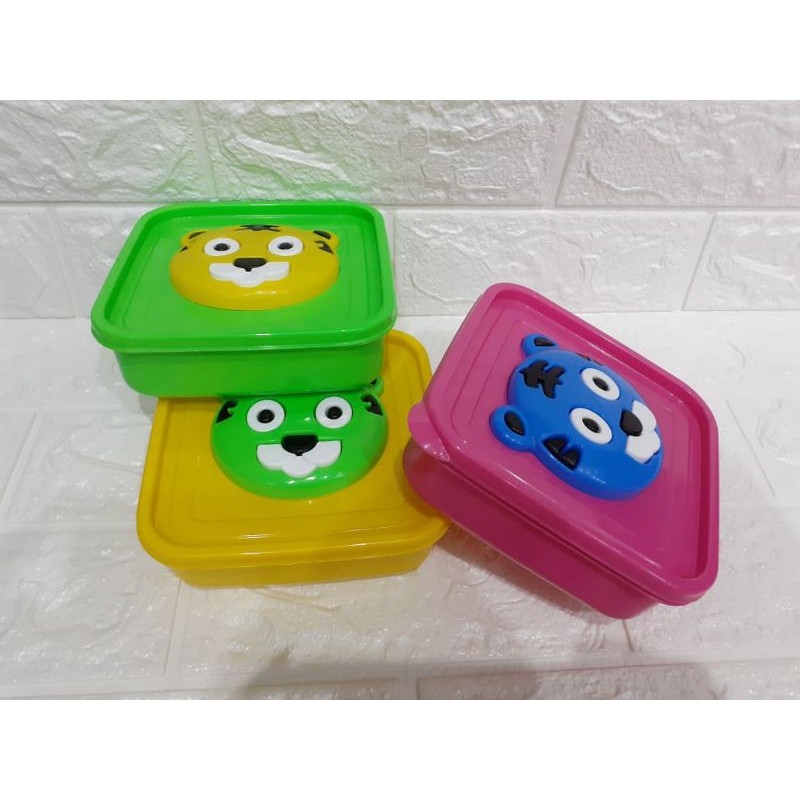 TEMPAT MAKAN TIMBUL ADA SEKAT