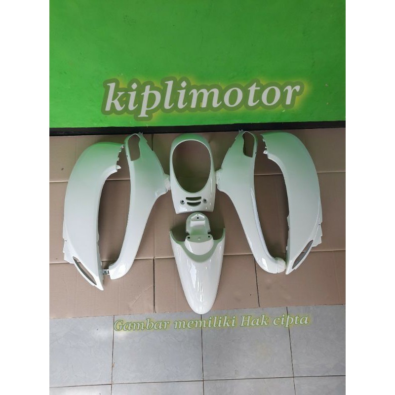 cover body halus Honda Scoopy FI tahun 2013 2016 warna putih