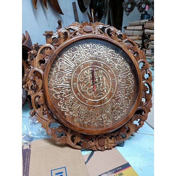 Jam dinding ukiran Kaligrafi emas Jati diameter 60cm