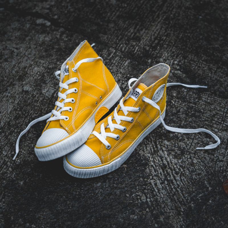 Sepatu Original - Warrior Classic HC Yellow