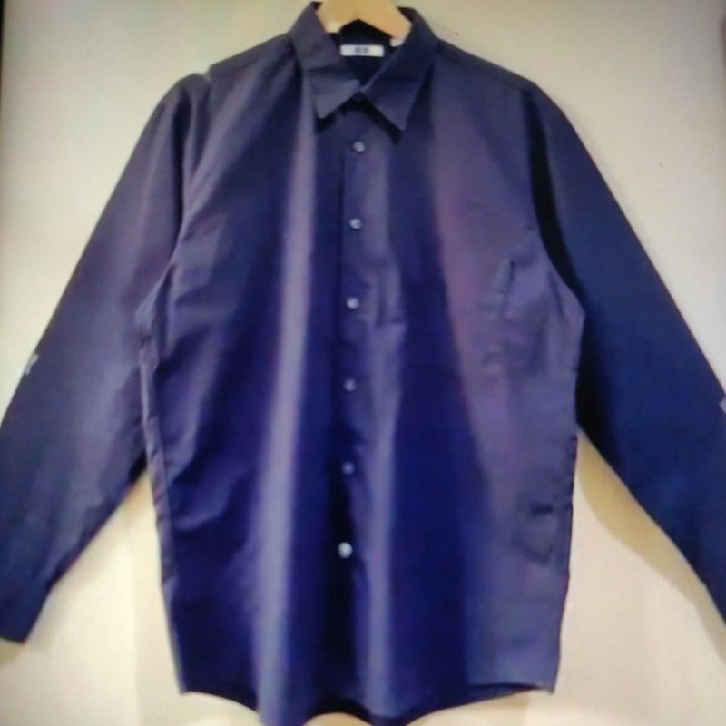 Kemeja Uniqlo Hitam