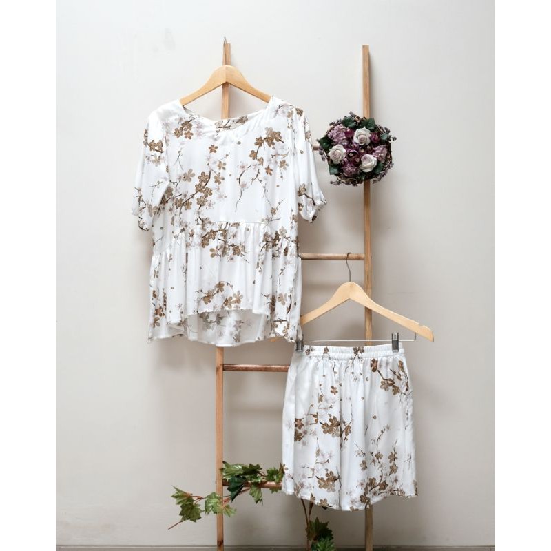 

White Sakura Loungeware