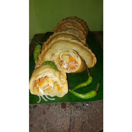 

pastel jumbo isi full frozen ( setengah mateng )isi 5 pcs