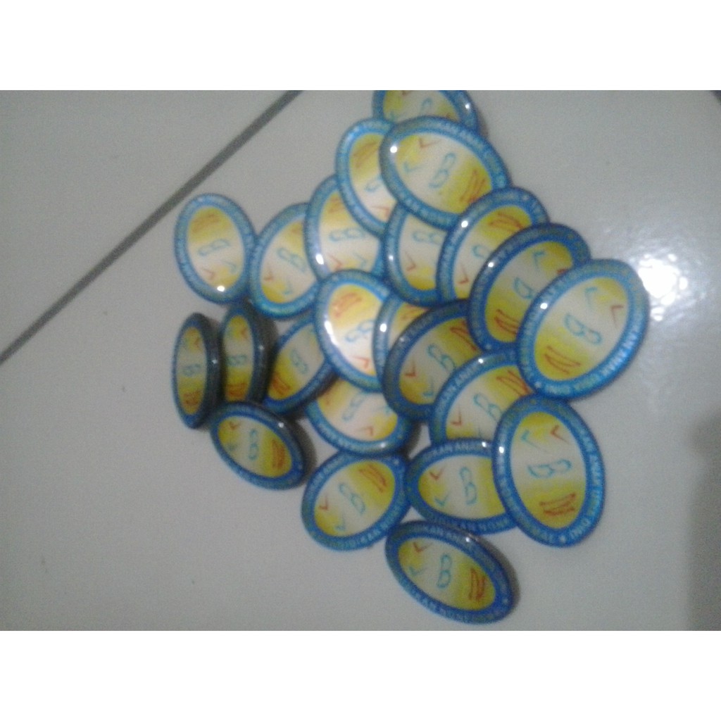 Pin Kuningan Resin