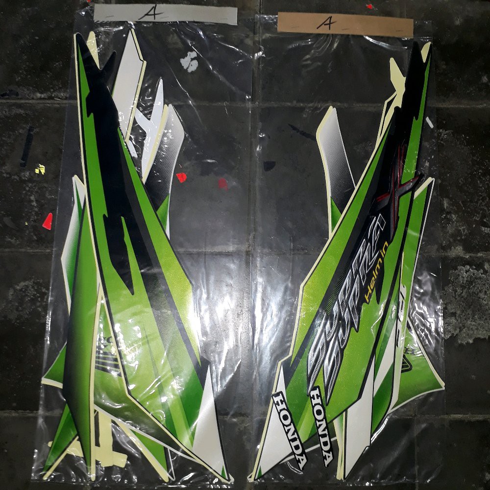 Stiker striping sticker lis honda New Supra x 125 karbu Helm in 2011 hijau