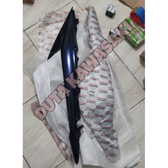 cover body belakang kawasaki athlete biru dongker original