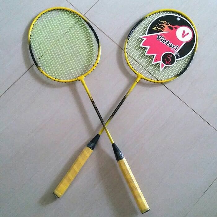 Raket Badminton Fuhua Isi 2 Set.