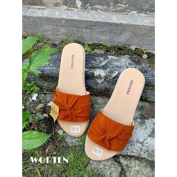 Sandal slop wanita nevada motif pita