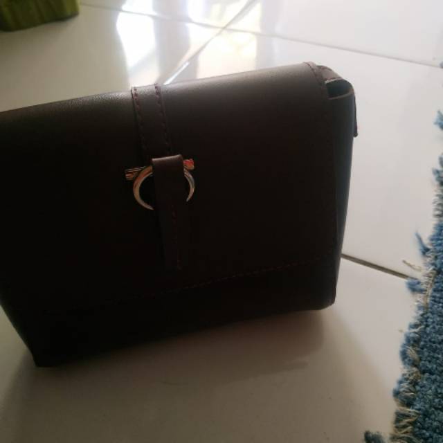 Shopee martin red bag . Cocok untuk hape dan alat makeup