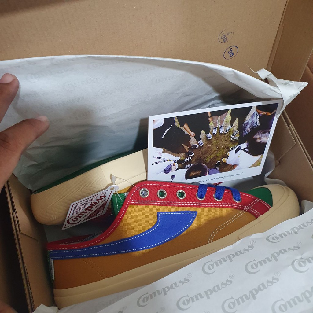 Sepatu Compass with BCA Xpressi Full Colour Series (Hi Cut/Low Cut)-3