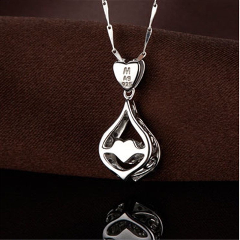 [Ready Stock]Fashion Inlaid Moissanite Heart Pendant Elegant Necklace