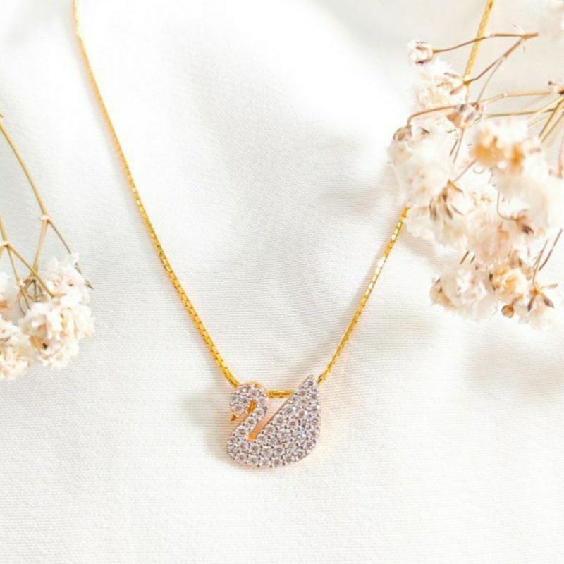 Kalung Wanita Liontin Swan lake Swarovski Cristal permata Putih Necklace Hadiah Istri Emas Asli