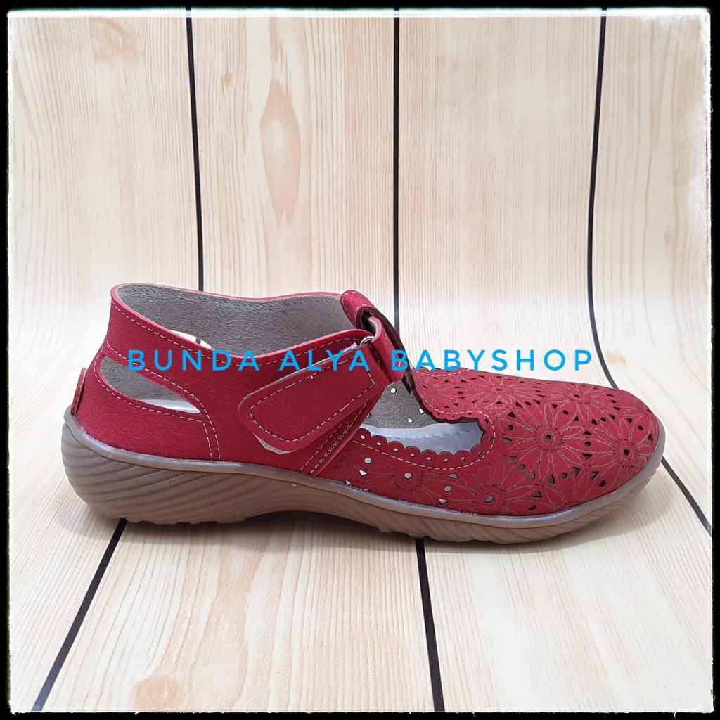 Sepatu Wanita Dewasa Merah Casual- Sepatu Kerja Wanita - Sepatu Semi Formal - Sepatu Wanita Slip On