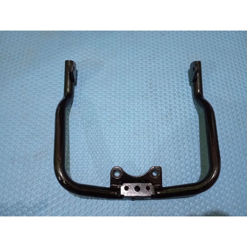 BEHEL BEGEL PEGANGAN JOK BELAKANG YAMAHA BYSON ORIGINAL