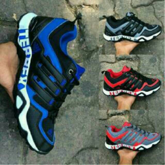 Sepatu adidas terrex