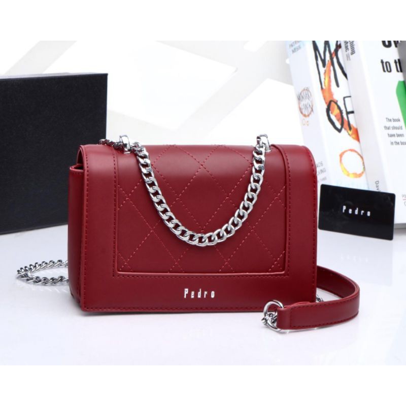 New Pedro Allena BagNew Pedro Button quilted Sling Bag
Code : 9606 (WITH BOX)