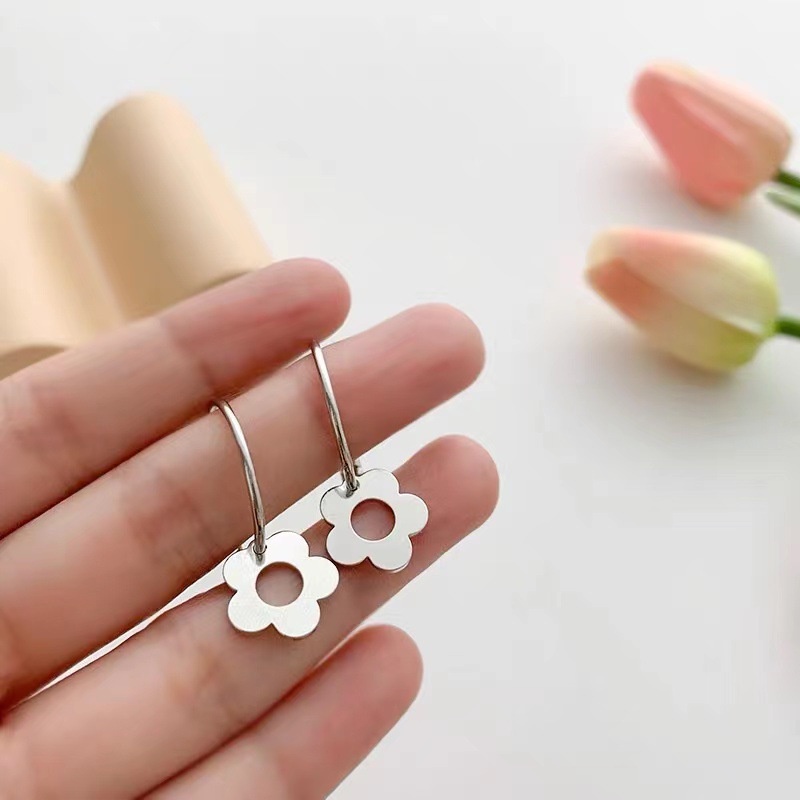 Anting Tusuk Motif Bunga Kecil simple Untuk Wanita