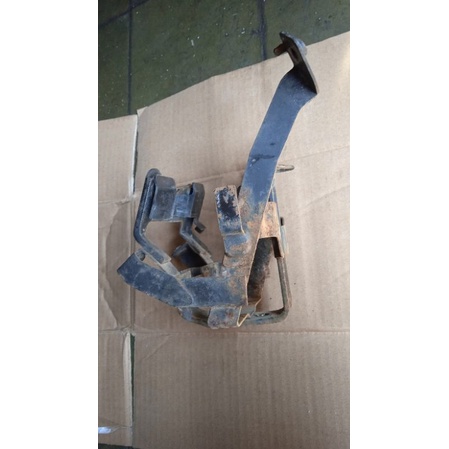 dudukan aki vario 110 karbu.