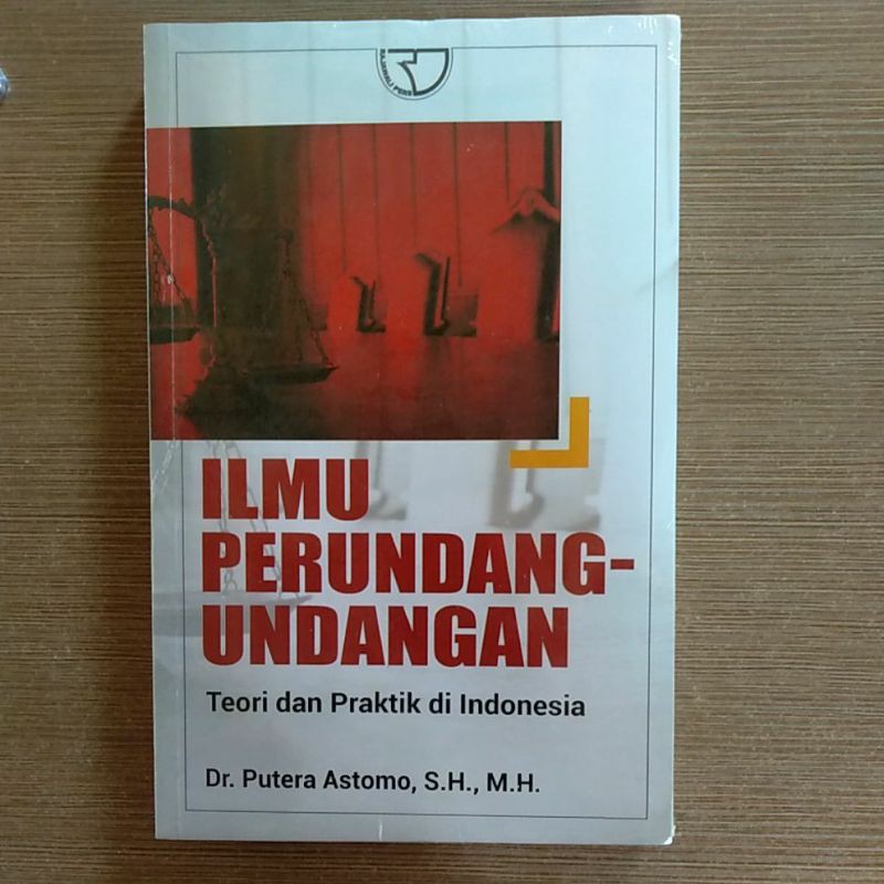 

buku ilmu perundang undangan putera astomo