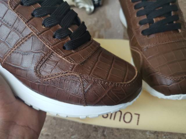 Sepatu lv sneaker mirror quality lou is vuitton pria