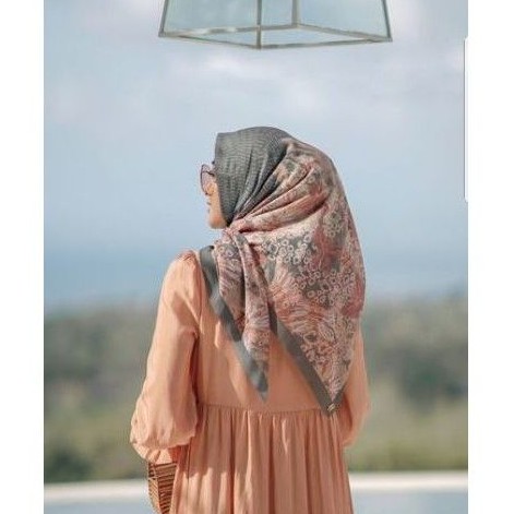 Buttonscarves Les Amities Pine