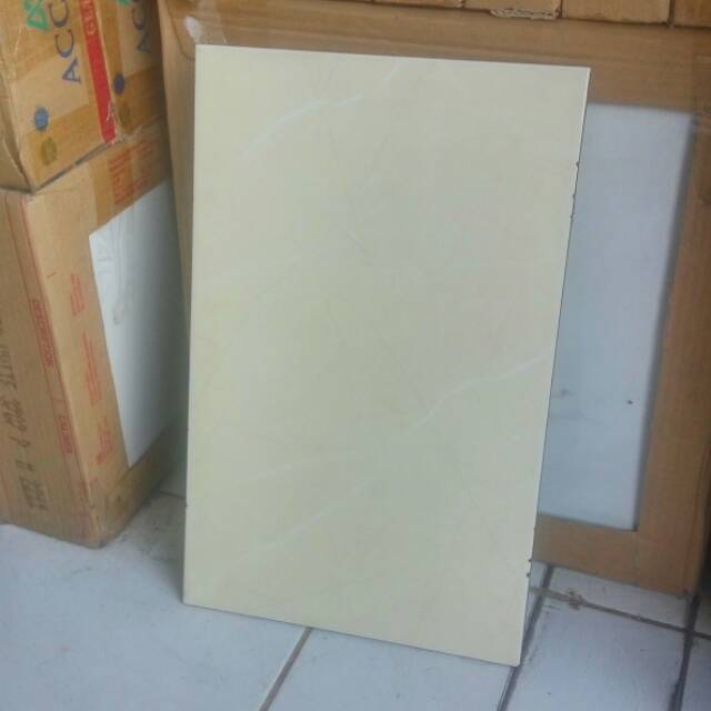 Keramik Dinding Kamar Mandi 25x40 Warna Cream Kw 1 Merk Pegasus Gratis Ongkir Shopee Indonesia