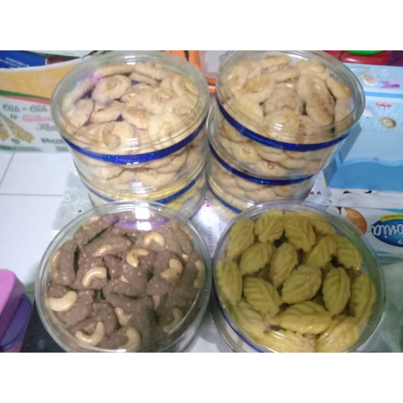 

PROMO Aneka Kue Kering Kuker Putri Salju Nastar Cookies Kastengel (gosend/grab)