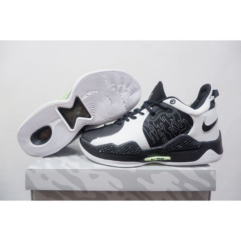 SEPATU BASKET NIKE PG 5 LOW OREO