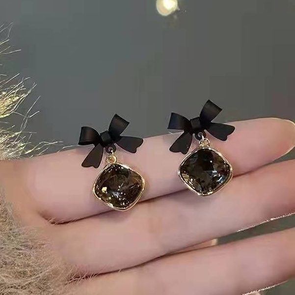 (Hello Girl)E05 Anting Wanita Model Tusuk Motif Pita Gaya Korea Import-E05 Pita Square