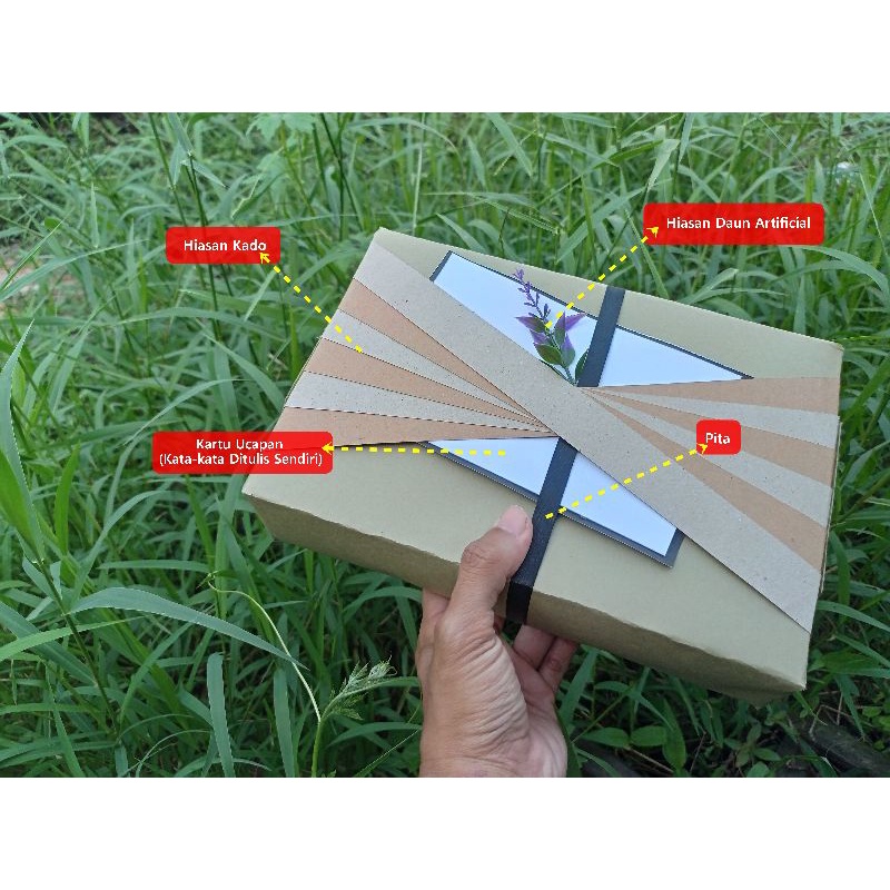 

Hampers Foto Kenangan Vintage (Sudah dibungkus rapi tinggal dibuka packing nya dan kado diberikan ke sahabat/ Orang Tersayang)