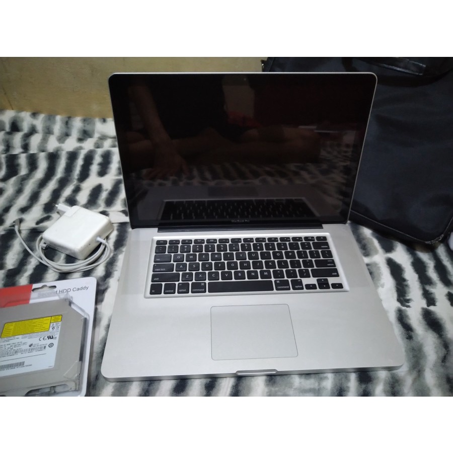 Macbook Pro 15 Inch Mid 2012 MD104 Quad Core i7 Ram 16GB SSD Dual VGA