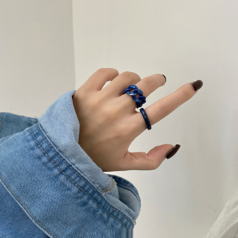 2pcs / set Cincin Jari Telunjuk Model Rantai Rongga Bahan resin Warna Biru Coklat Gaya retro Untuk Perempuan