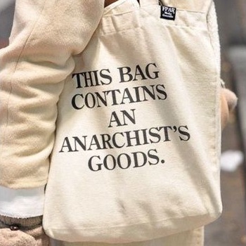 Totebag Kanvas This Bag Contains (crbn_cloth)