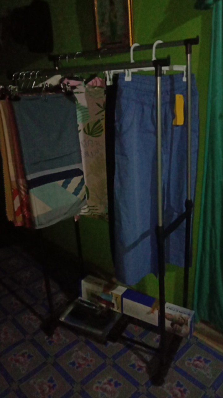 Stand Hanger Ganda Portable Tanpa Lengan