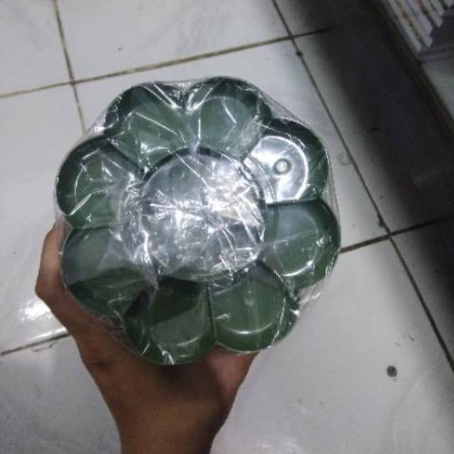 

1 lusin piring cat air palet murah butek