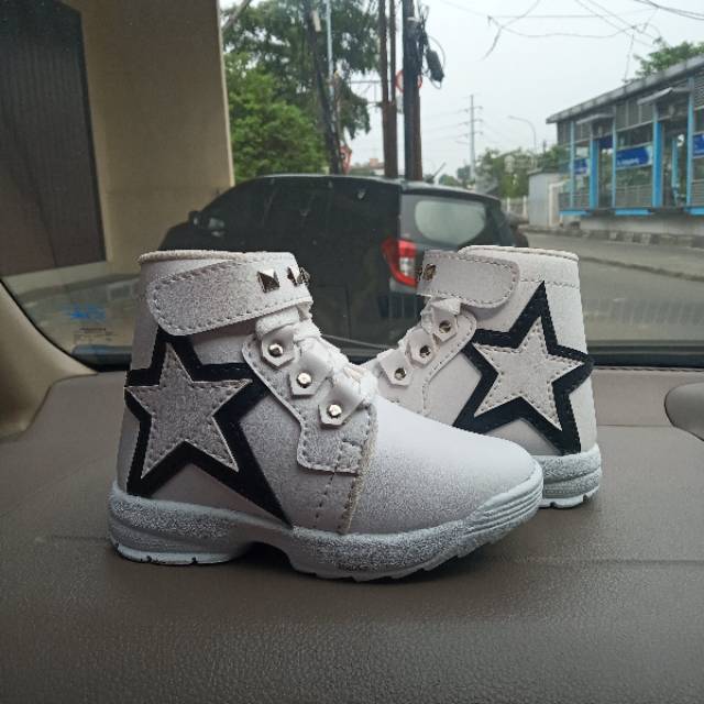 Dts sepatu boots anak super star