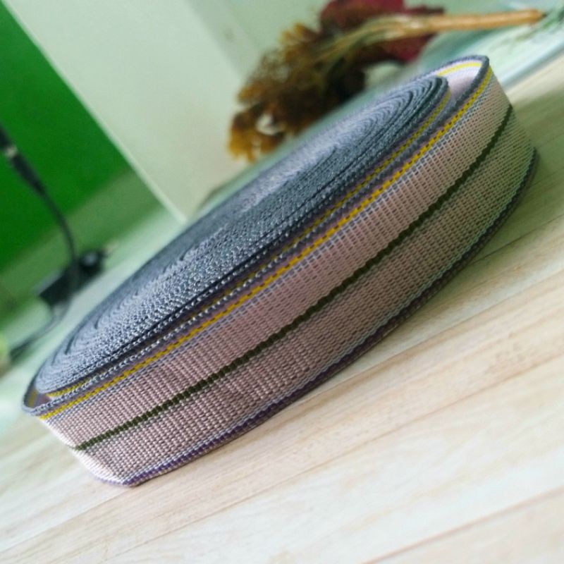

per rol 15 meter,pita salur pelangi lebar 2cm.