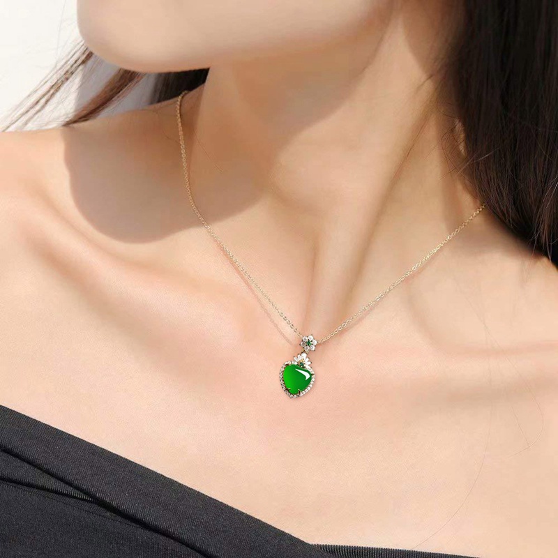 Fancyqube Kalung Choker Liontin Batu Giok Kristal Emerald Hijau Alami Bentuk Hati Untuk Wanita